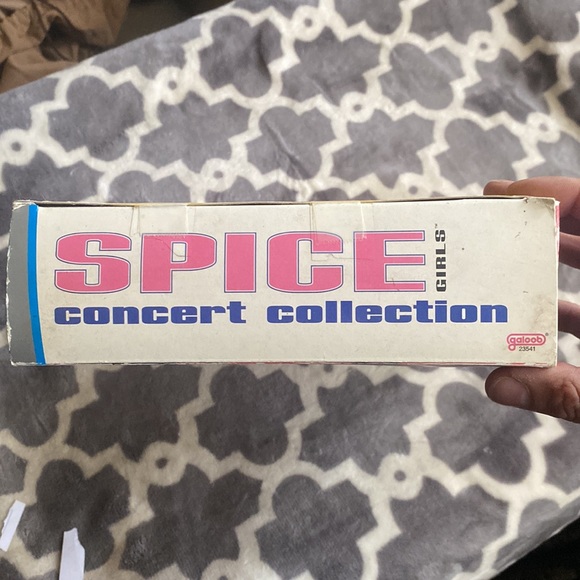 Authentic Spice Girls collectors edition Geri Haliwell (ginger spice) doll - Picture 3 of 6